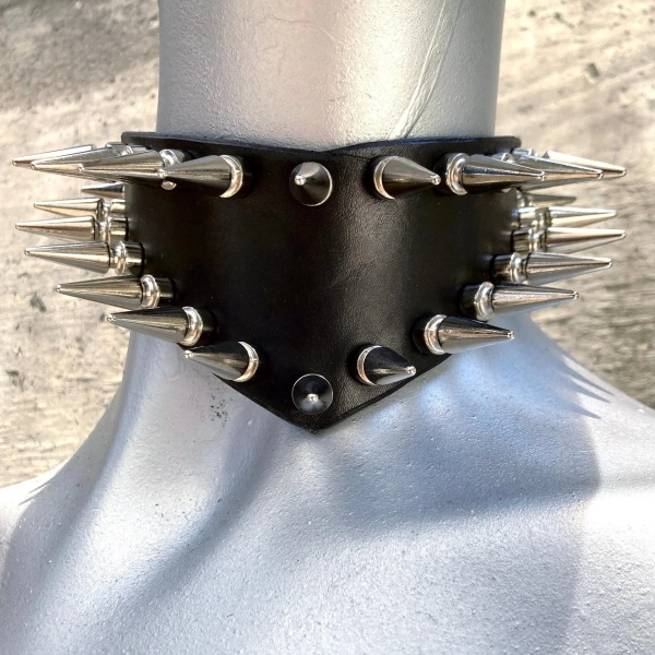 SPIKED DOWN Black Leather V-Choker