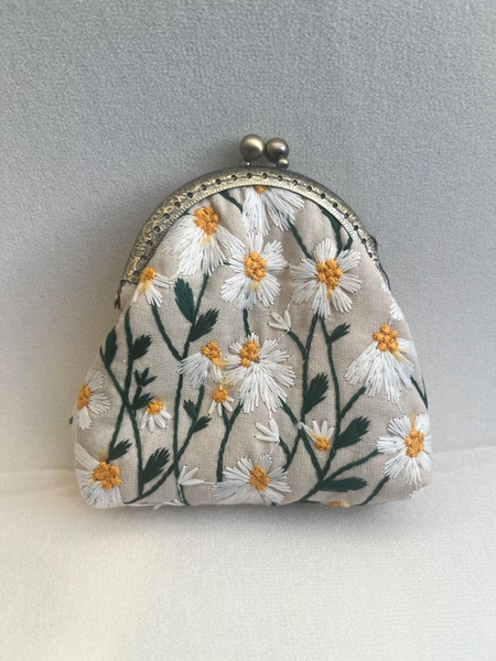 Daisy embroidered kiss clasp purse, coin/ card holder