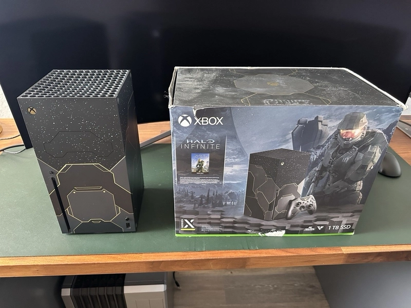 Halo Infinite 20th Anniversary Special Edition Xbox Series X Console