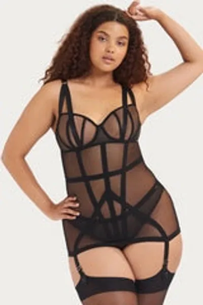 Karolina Basque Black