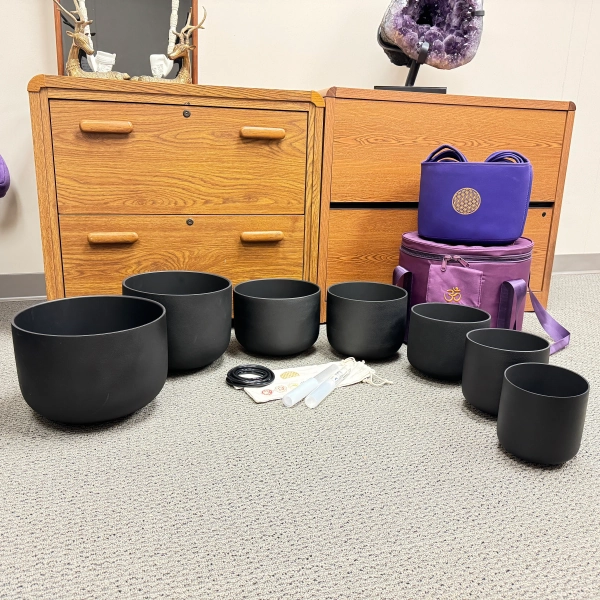 440HZ Black Perfect Pitch HandCrafted 6-12 Inch Crystal singing bowls set 7 Chakra with 7 notes come with outdoor bags and crystal mallet