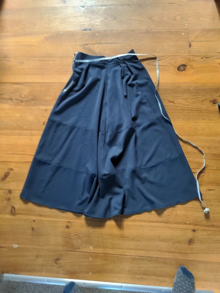 Dark blue skirt (second hand)