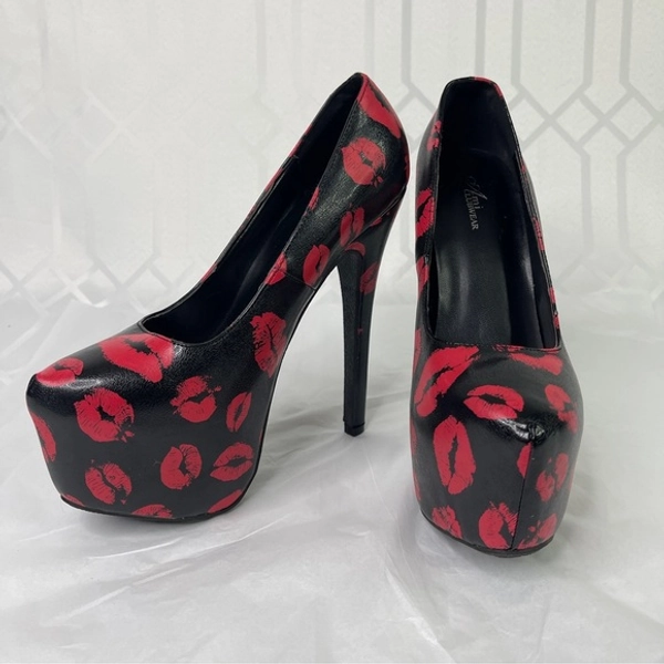 AMI Clubwear Kiss Print Platform Pumps - Bold and Sassy Women’s Size 7