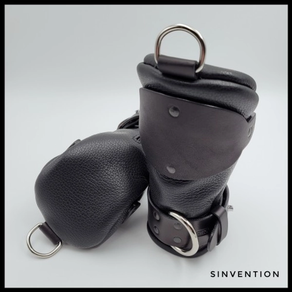 Padded Locking Fist Mitts (Sinvention)