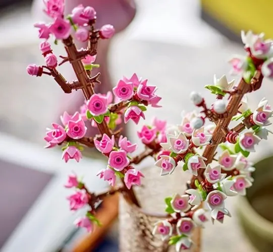 LEGO Cherry Blossoms Gift for Valentine's Day, Buildable Floral Display for Creative Kids, White and Pink Cherry Blossom, Spring Flower Gift for Girls and Boys Aged 8 and Up, 40725