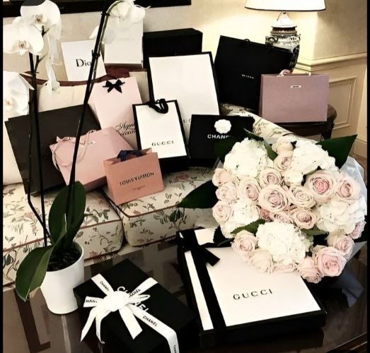 Shopping vacation summer spree 🛍️🏝️