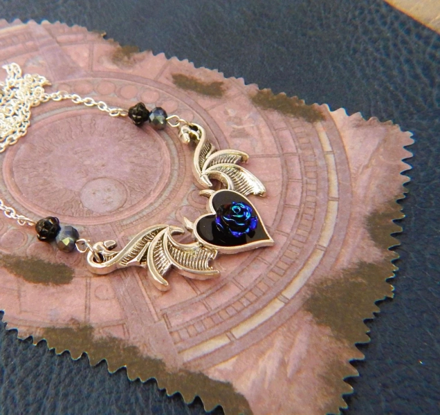 Gothic Heart Necklace / Gothic Jewelry, Dark Academia Necklace / Heart Jewelry, Assemblage Jewelry, Vampire Necklace, Goth Jewelry, Wings - Etsy France