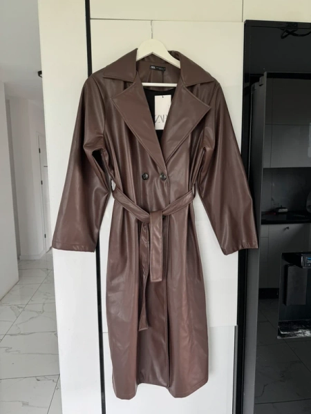 Piekny Czekoladowy skorzany plaszcz Zara S/M | Vinted