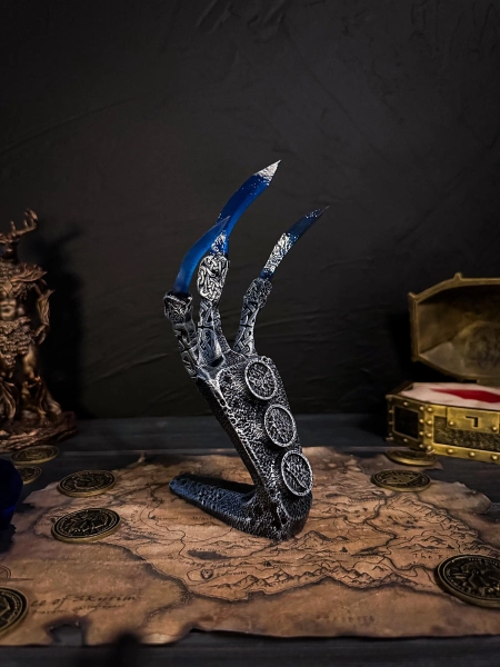 Sapphire Dragon Claw Skyrim Prop