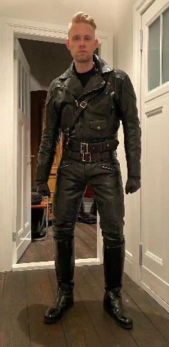 BOOTLICKING