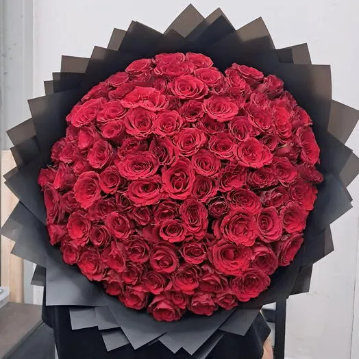 Valentine Red rose bouquet (Luckyflowers)