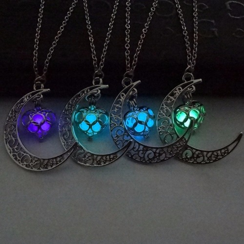 'Luna' Alt Glow In The Dark Necklace - Light blue