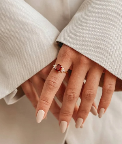 Silver Granat Elegant Ring