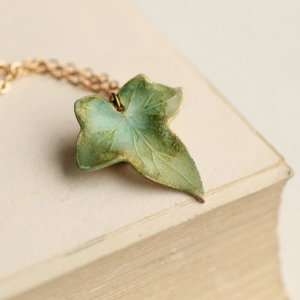 Olive Green Leaf Necklace, Green Ivy Leaf Pendant, Hand Painted Gift, Best Friend Sister Birthday Gift, Jewelry for Fall Autumn, Woodland