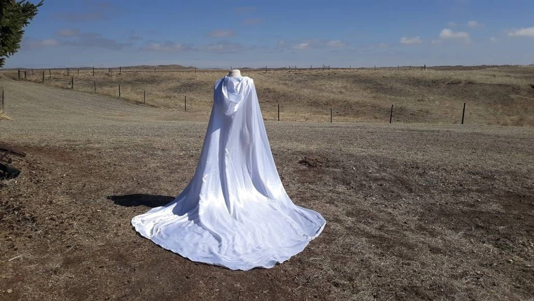 White Satin Cape Hooded Wedding Cloak Halloween Costume Bridal Cape with Long Train Renaissance Clothing Cosplay