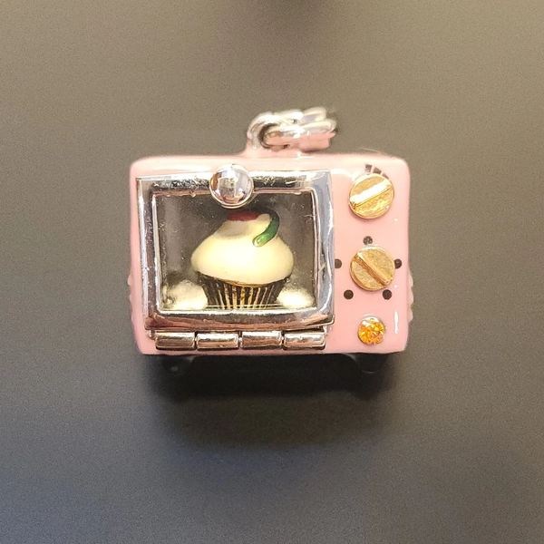 New In box Juicy Couture Cupcake Oven Charm 