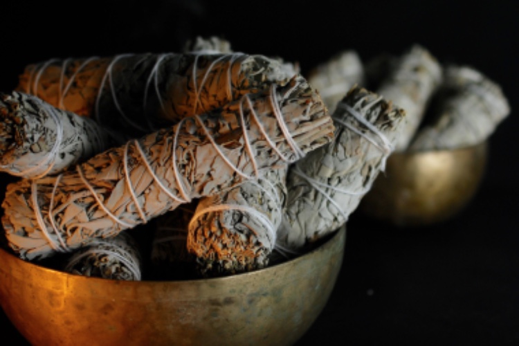 WHITE SAGE SMUDGE STICK LARGE | Each
