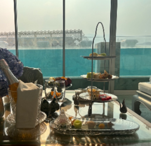 Luxury hotel suite (one night)