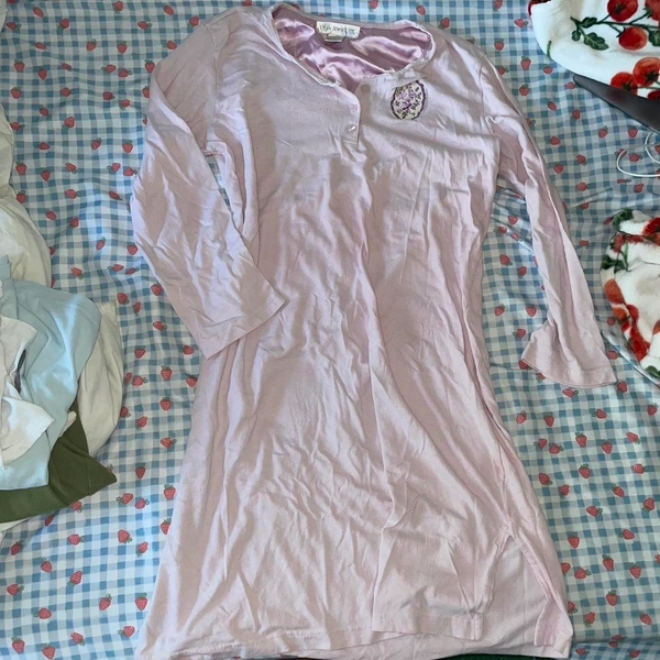 The cutest ever pale light pink long sleeve vintage...