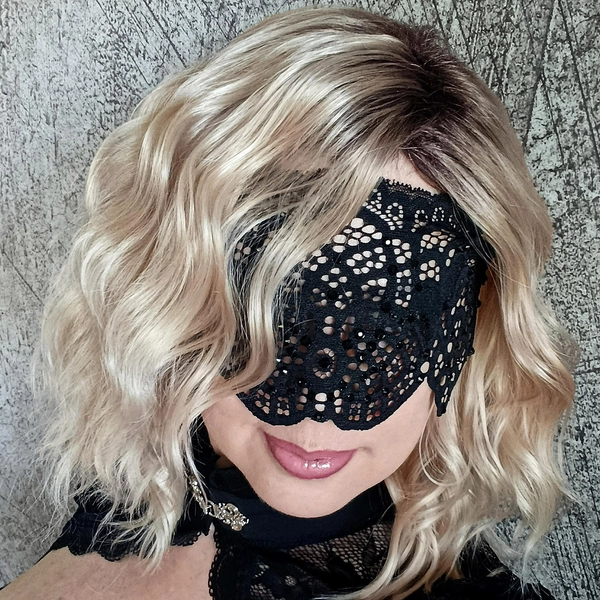 Black Lace Mask 