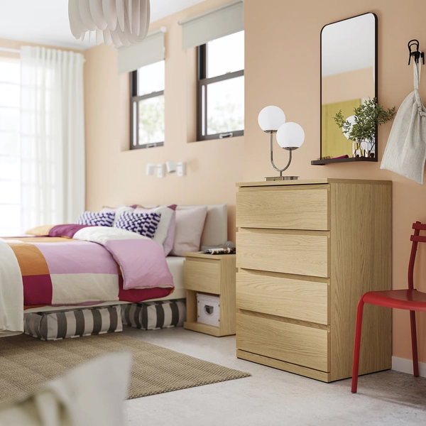 STORKLINTA Cómoda de 4 cajones - efecto roble/Función de anclaje/desbloqueo 70x48x98 cm