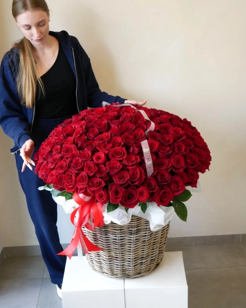 Корзина красных роз - bloomflowers.pl