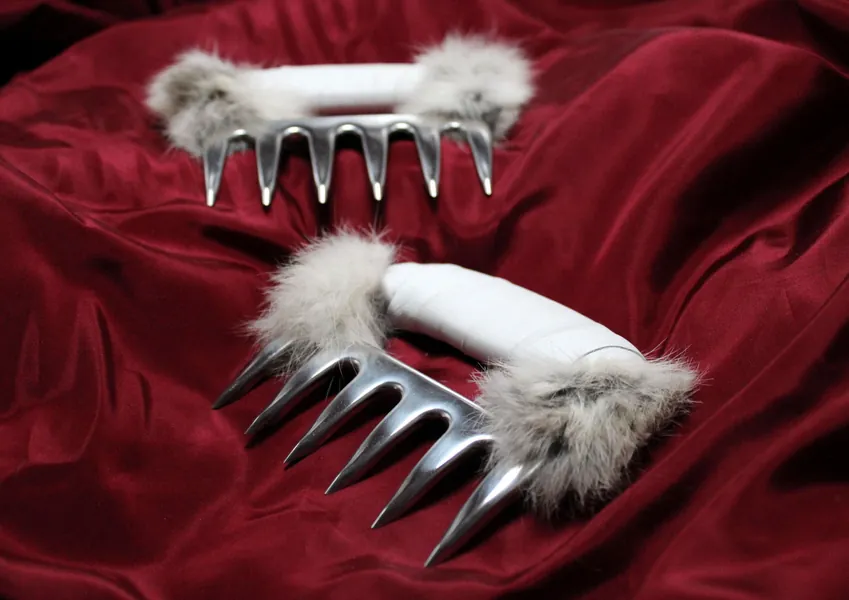 Claws the white wolf, in stainless steel, fur and leather