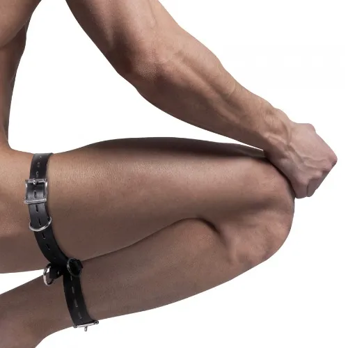 Menottes pour cuisses KNEELING CUFFS noires de Ouch!
