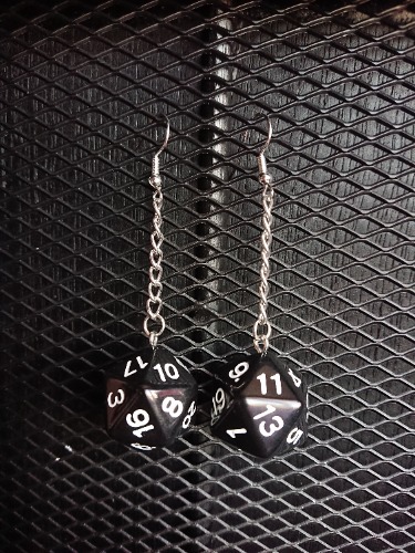 Dangly d20 earrings