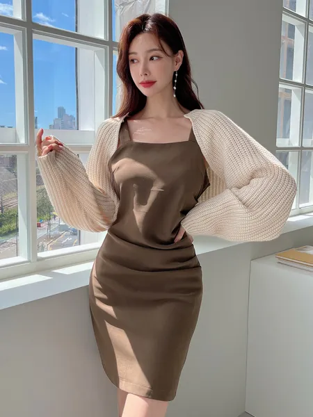 DAZY Vestido de tirantes unicolor fruncido sin cárdigan