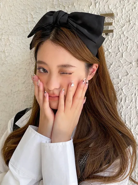 DAZY Diadema unicolor con diseño de lazo