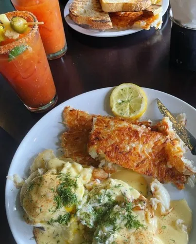 Fund a girl-date! 💕