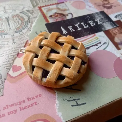 bwuberry pie keychain > ~ <