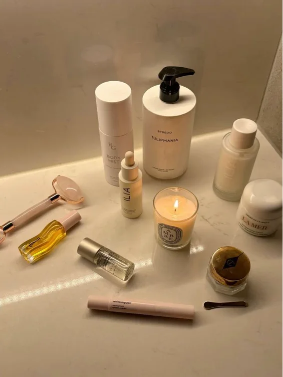 Essentials 🧖🏽‍♀️💅🏼🧴🪞