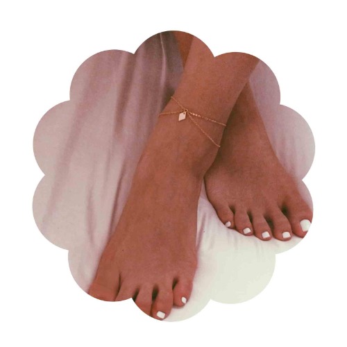 Aneneiceera Boho Gold Rhombus Sequins Anklets Wedding Layered Gold Foot Chain Beach Sequins Barefoot Sandals Anklet Rhombus Ankle Bracelet Jewelry for Women and Girls