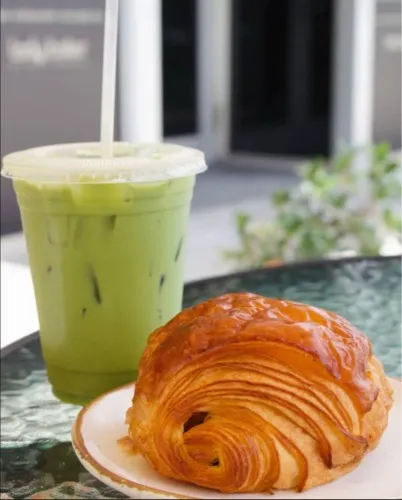 Matcha & Croissant