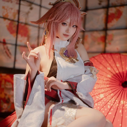 Yae Miko Guuji Cosplay (+ lewd version)