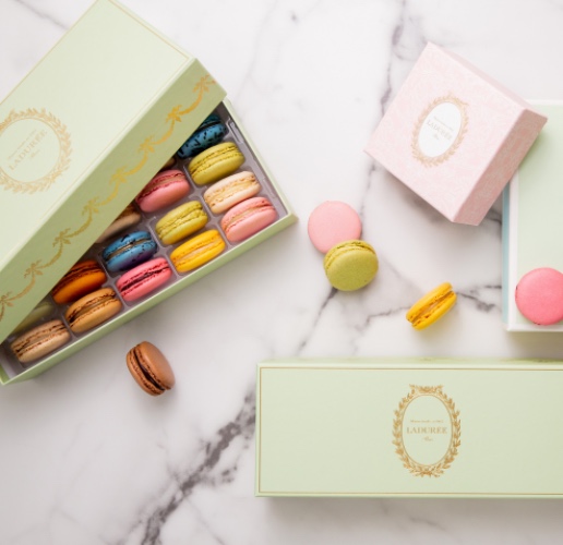 « Intemporel » 12 macarons Gift box - Green | Maison Ladurée