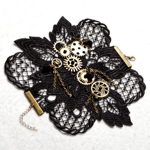 Steampunk Gauntlet - A Stylish and Functional Arm Accessory