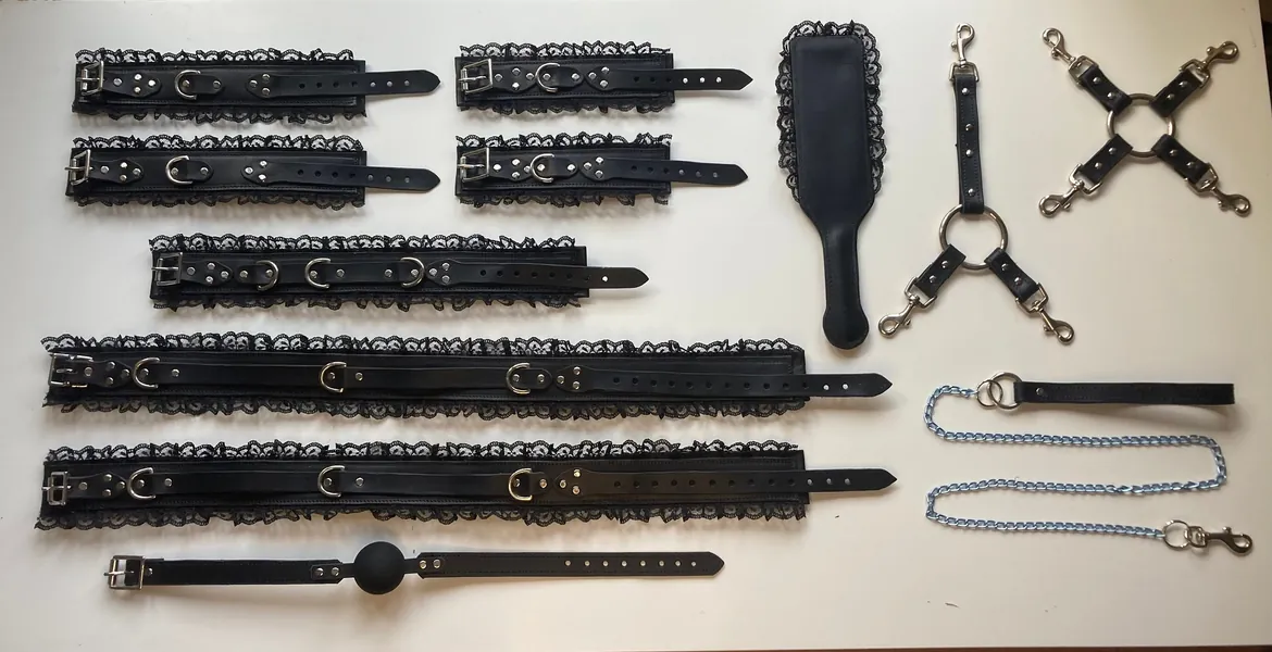 Leather restraint set black