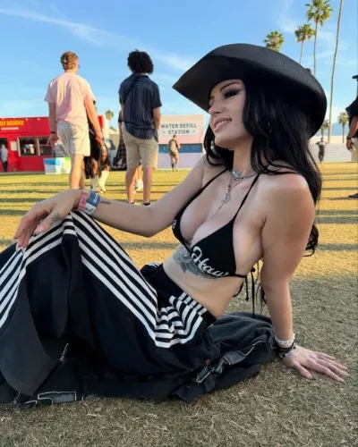 𝐔𝐍𝐁𝐋𝐎𝐂𝐊 𝐅𝐄𝐄