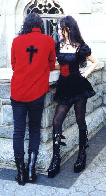 Short velvet "Heidi Ho" dress | VT731 / m / blk velvet/red contrast/blk cotton & lace