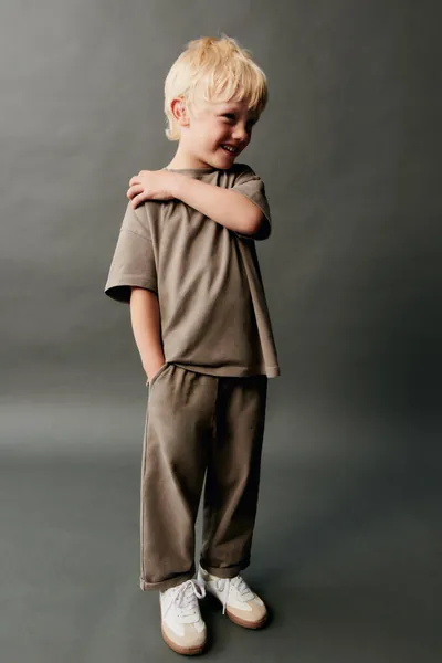 PLAIN T-SHIRT AND TROUSERS CO-ORD