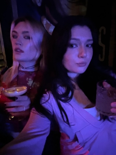Hot girls never pay