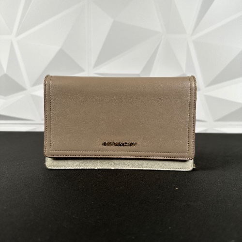 Givenchy Pandora Wallet on Chain (GU1113)