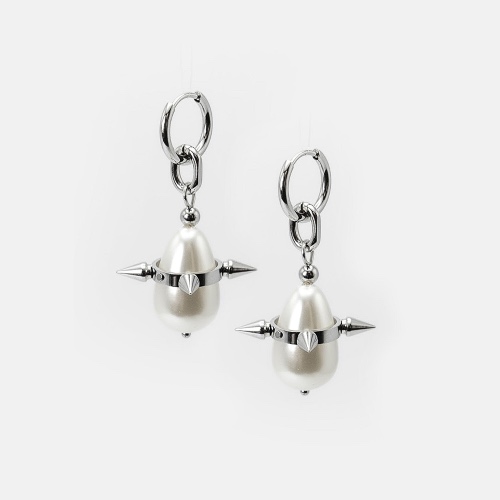 SPIKED TEAR DROP PEARL EARRING | PAIR