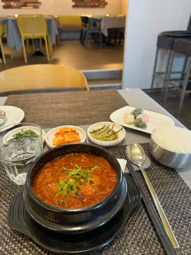 Buy Me Lunch 🍱💋