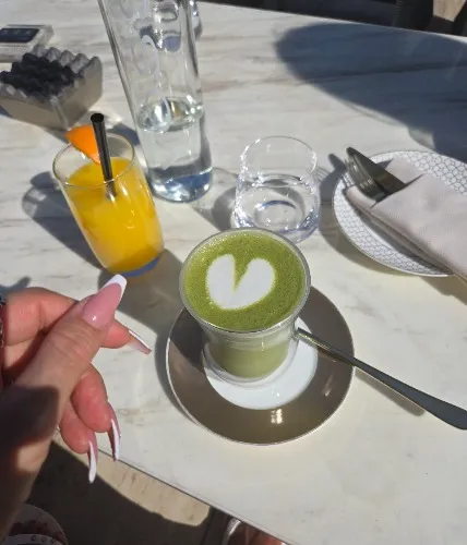 Dubai Morning Matcha and Juice of Sultana 