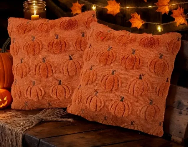 dwie poszewki jesienne na podusie :3