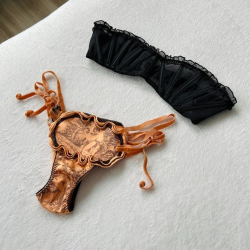NWT mismatched La Perla lingerie set. A gorgeous...